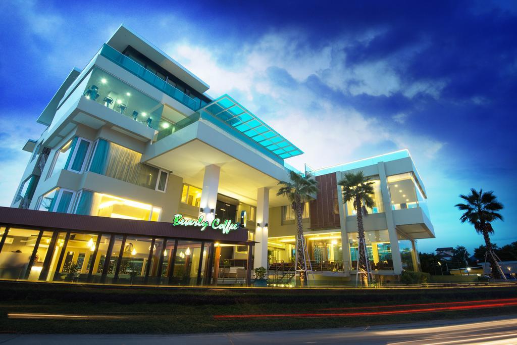 The Beverly Hills Hotel Nakhonratchasima Exterior foto