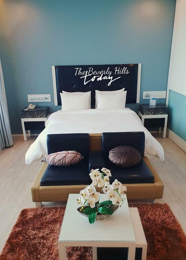 The Beverly Hills Hotel Nakhonratchasima Exterior foto